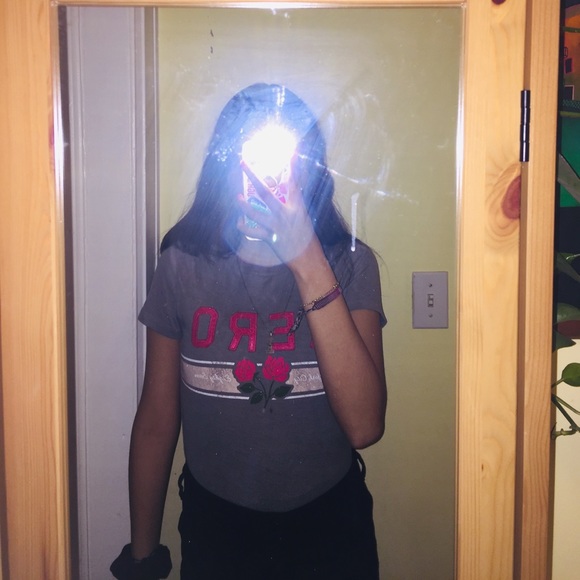 I’m selling an Aeropostale shirt. - Picture 3 of 4